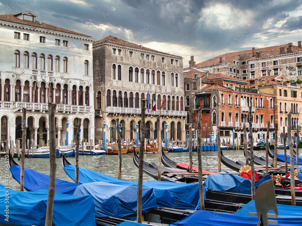 Gondolas en el Canal principal, Venecia.