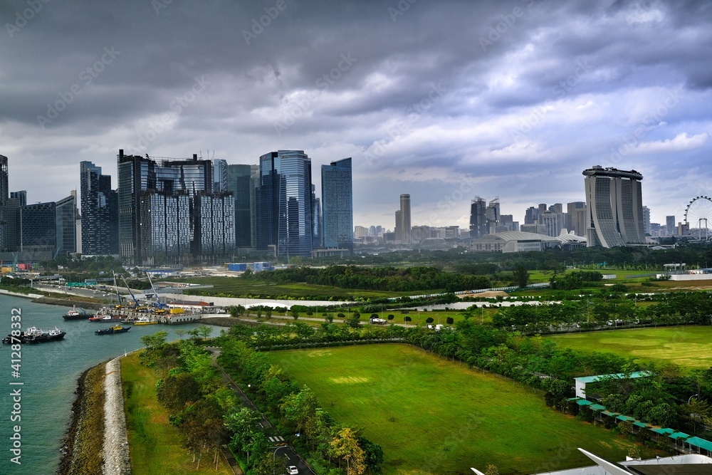 Fototapeta premium Singapore downtown view from sea