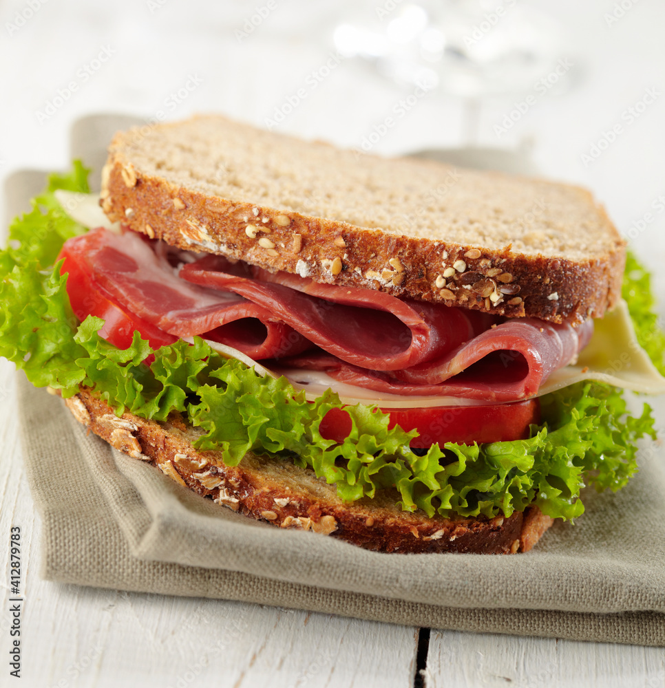 Obraz premium fresh deli sandwich with tomatoes, swiss chees, lettuce