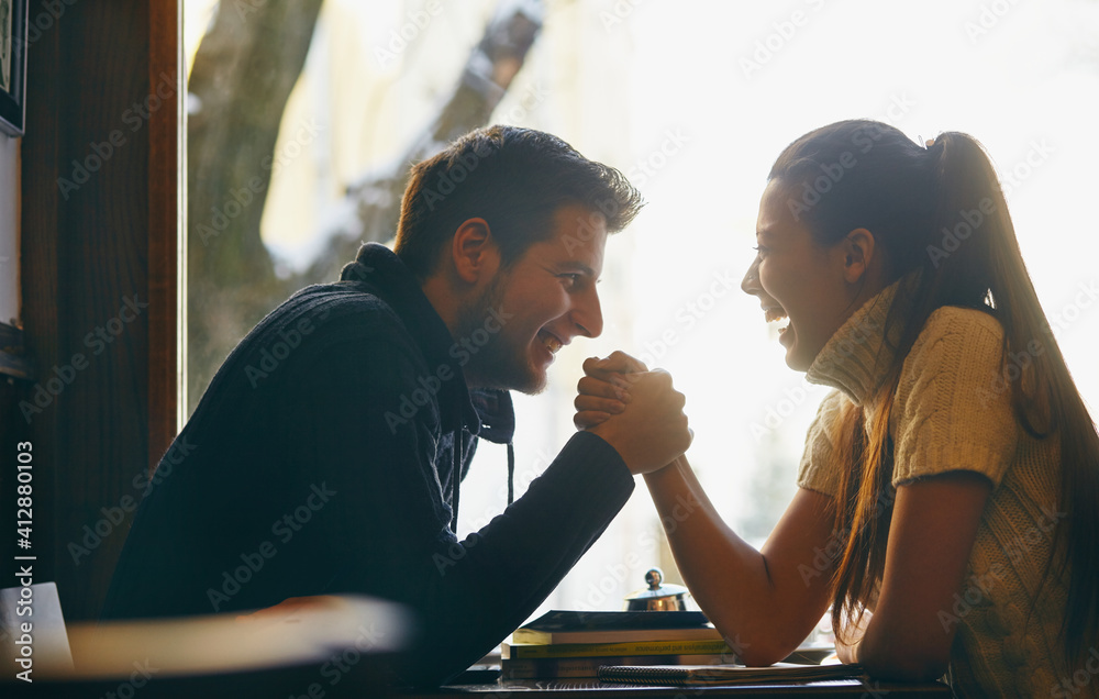 Couple enjoying coffee. Romantic dinner in valentine's day - obrazy, fototapety, plakaty 