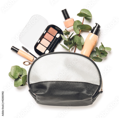 Cosmetic bag with makeup pr...