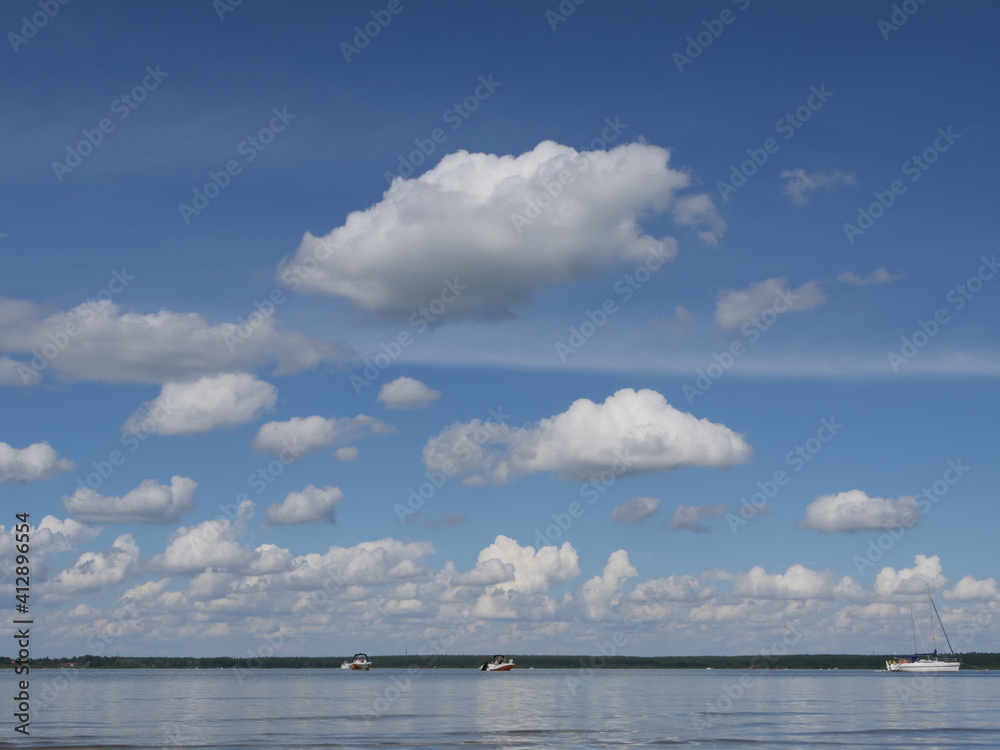 Der Fleesensee in Mecklenburg-Vorpommern im Sommer Der Fleesensee in Mecklenburg-Vorpommern im Sommer