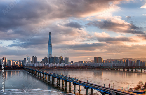 Obraz na płótnie Skyline sunset at han river in Seoul South Korea. w salonie