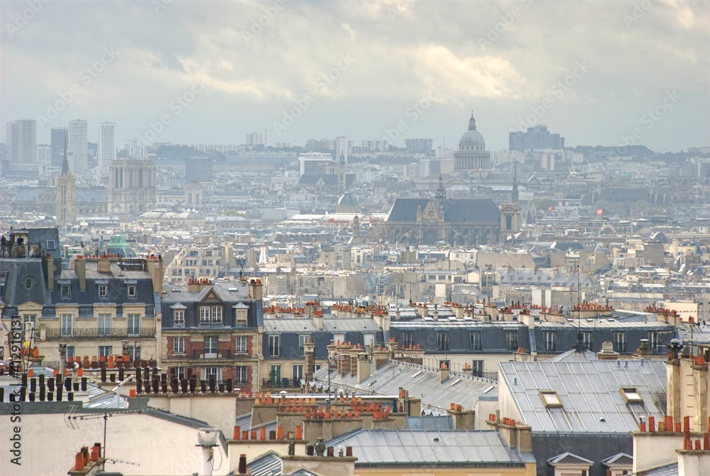 Panorama Paryża z chmurami 01