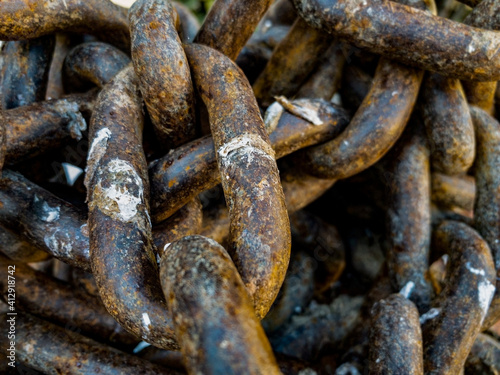 close up macro metal rusted chains