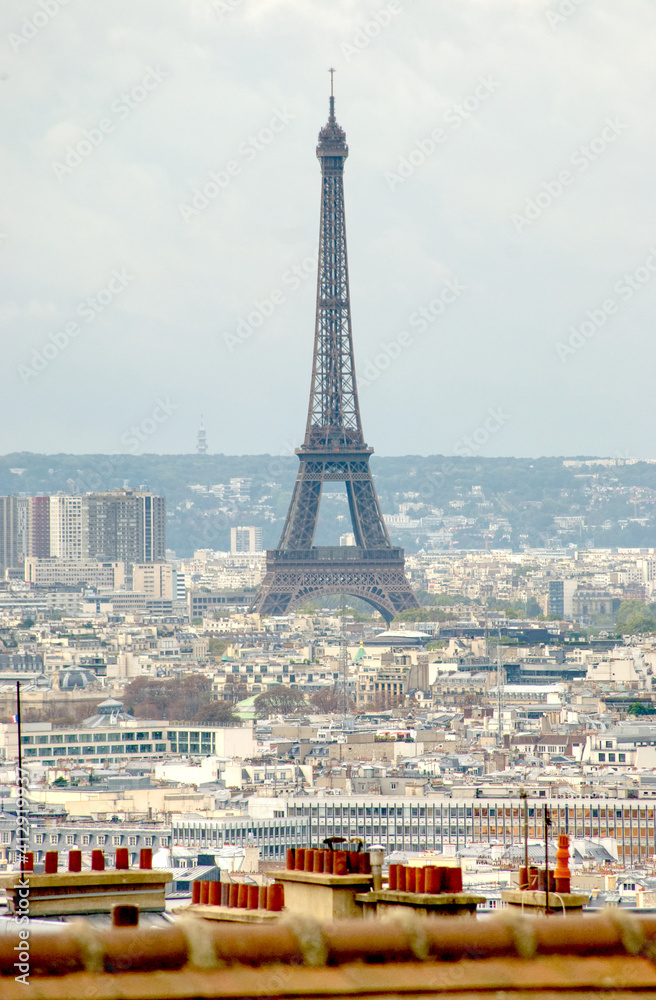 Paryskie dachy i wieża