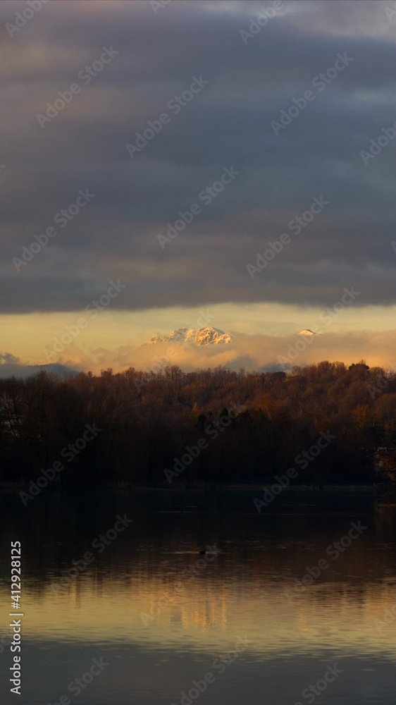 Obraz premium sunset over the river