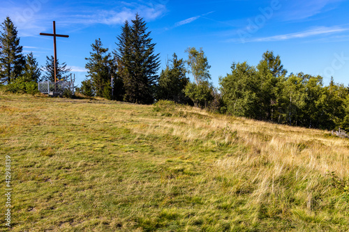 Fototapeta Naklejka Na Ścianę i Meble -  Panoramic view of grassy Leskowiec peak with symbolic cross shrine in Little Beskids near Andrychów in Lesser Poland