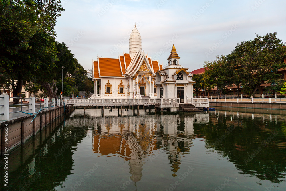 Naklejka premium Wat Chaimongkol Temple Complex in Pattaya