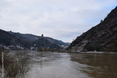 Cochem mit der Reichsburg während des Hochwasser photo