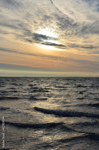 Sonnenaufgang   ber der Ostsee in Gr  mitz - L  becker Bucht