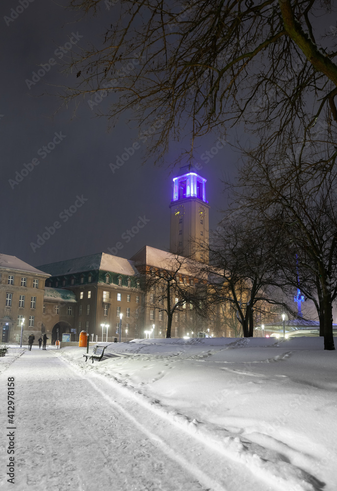 Fototapeta premium Rathaus Spandau im Winterzeit. Berlin. Deutschland