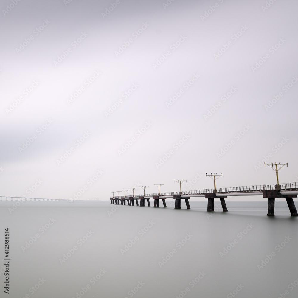 Obraz premium Bridge near airport, Hong Kong 