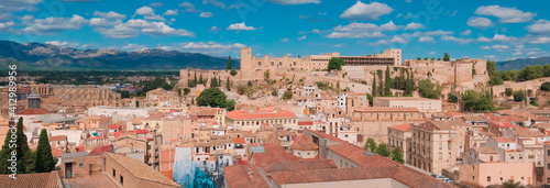 Φωτογραφία Tortosa, Spain - July 28, 2019:Panoramic photography of the city of Tortosa, Cat