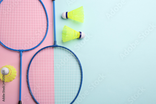 Badminton rackets and shuttlecocks on color background, flat lay. Space for text © New Africa