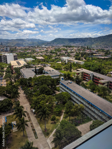 Fotografía aérea de edificios de la Universidad Nacional Autónoma de Honduras