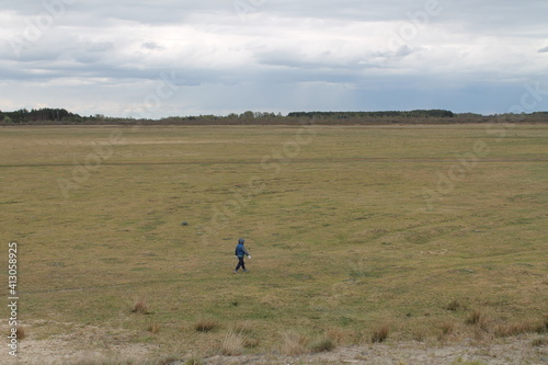 Wallpaper Mural walking in the field Torontodigital.ca
