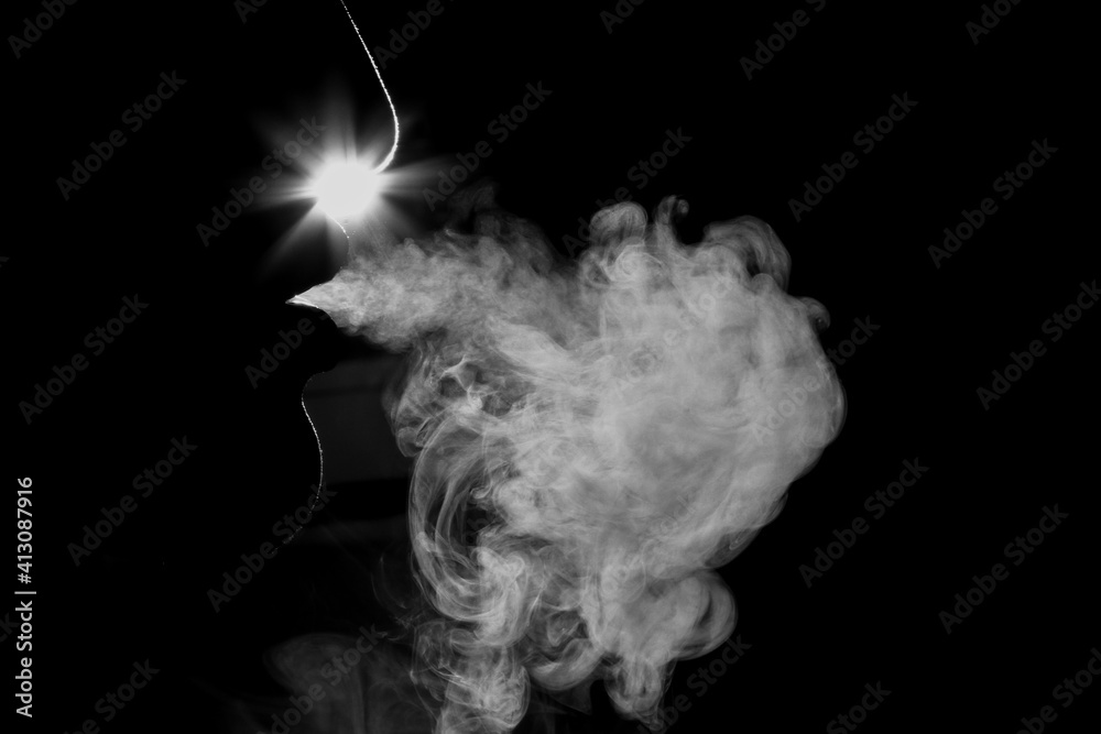 Obraz premium Smoke electronic cigarette on dark background