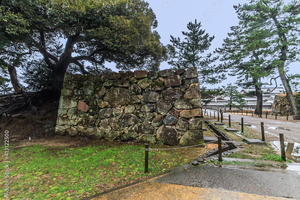 冬の松江城の脇虎口ノ門跡の風景