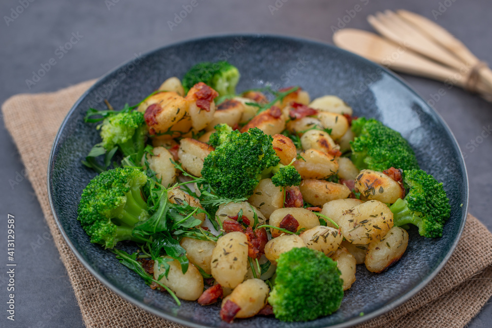 roasted italian gnocchi with bacon and broccoli roasted italian gnocchi with bacon and broccoli