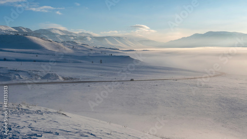 Fotografía Winter look of Chuya Highway (Chuysky Trakt) in Kuray steppe