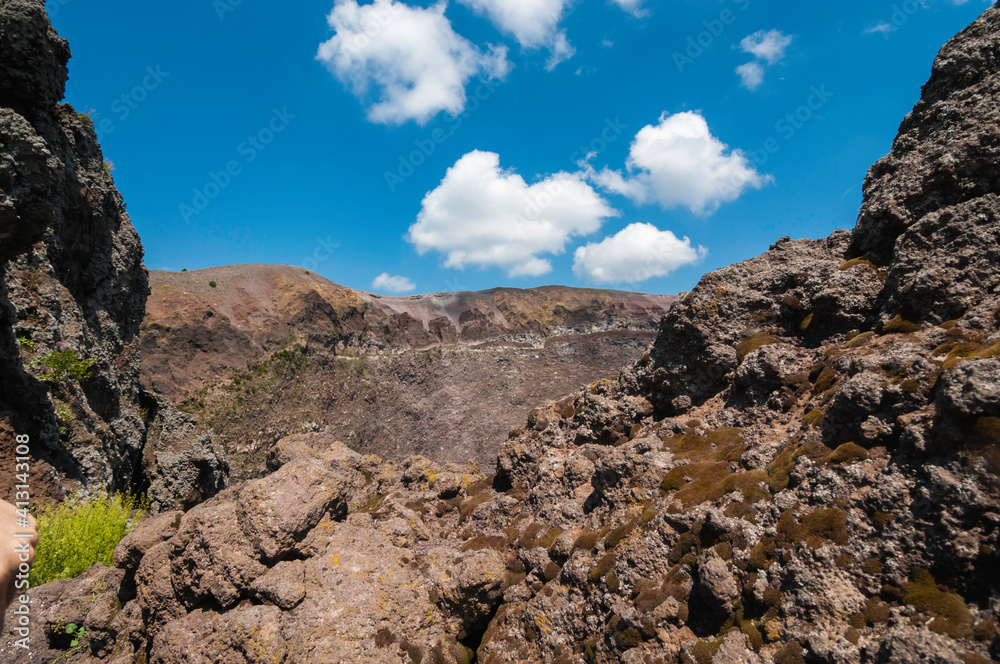 View of the rim of a volcano crater on a sunny summer day. Blick auf den Rand eines Vulkan Kraters an einen sonnigen Sommertag View of the rim of a volcano crater on a sunny summer day. Blick auf den Rand eines Vulkan Kraters an einen sonnigen Sommertag