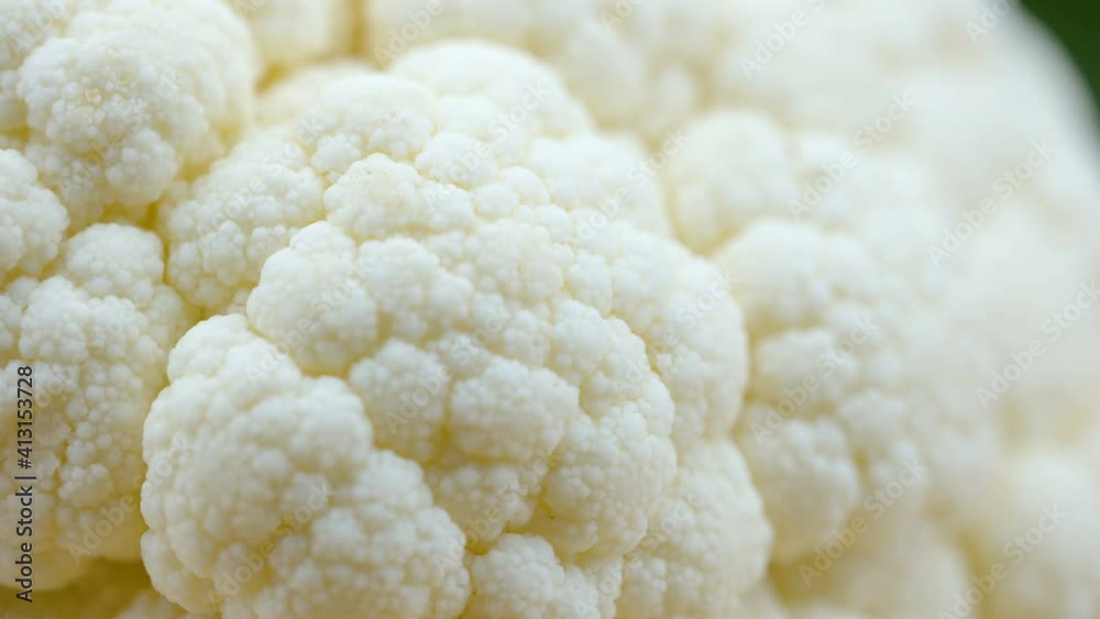 Closer look of the top part of the cauliflower with the white color on it Closer look of the top part of the cauliflower with the white color on it