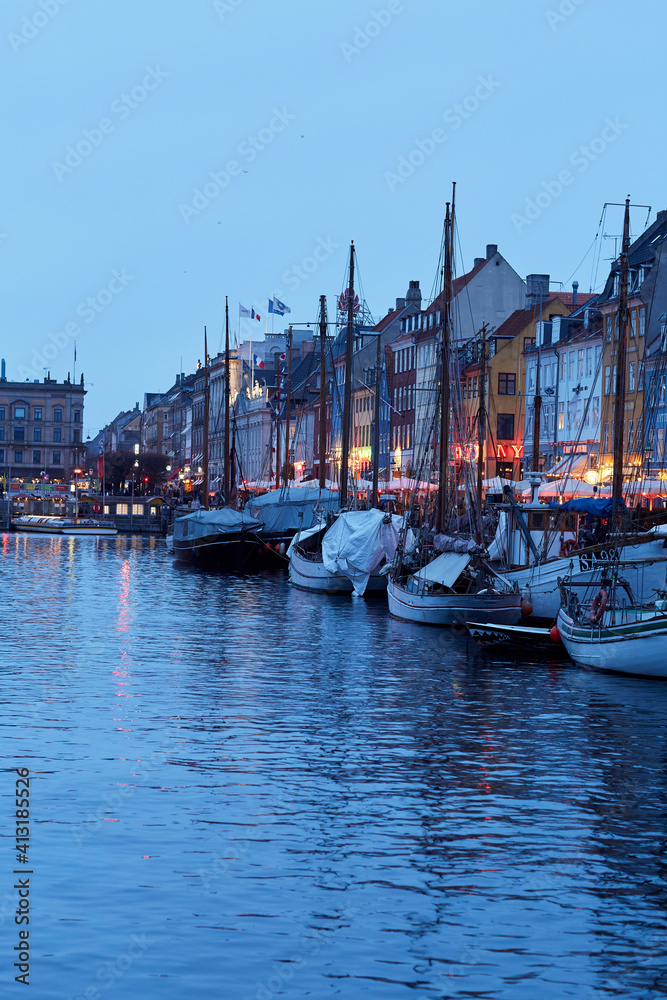 Fototapeta premium boats in water in copenhagen harbor