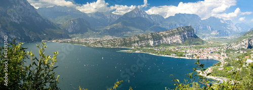 Panorama del Lago di Garda con Rva e Torbole