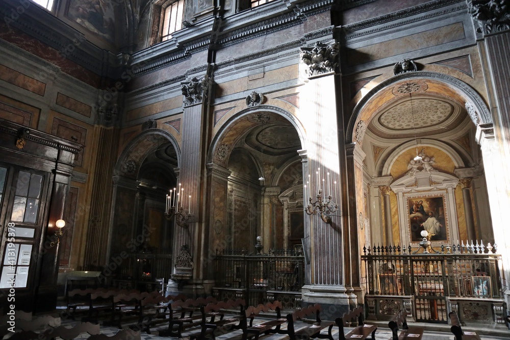 Napoli - Cappelle laterali della Chiesa di San Ferdinando