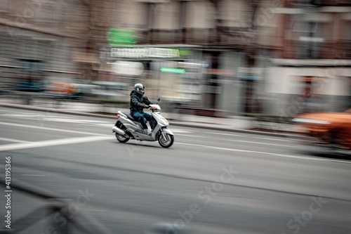 moto en la ciudad