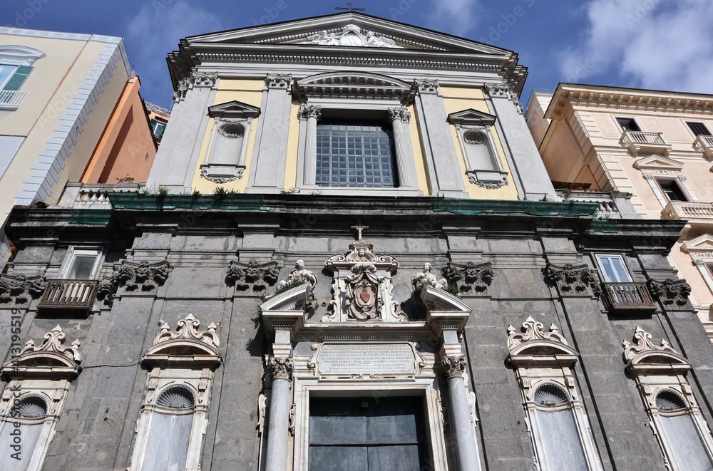 Obraz premium Napoli - Facciata della Chiesa di San Ferdinando