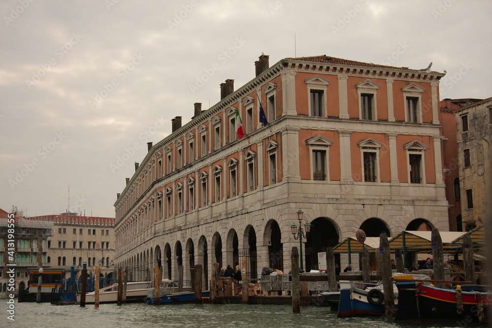 Canales de Venecia con sus góndolas, Italia