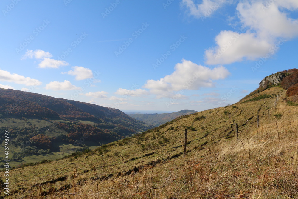 Naklejka premium La cantal (Région de Salers)