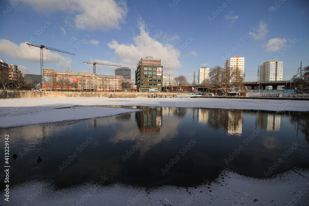 Winter in Berlin; Spree an der Jannowitzbrücke
