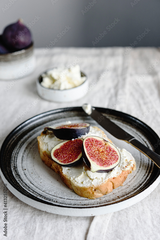 Sandwich with Ricotta and fresh Figs on natural linen tablecloth. Simple healthy breakfast