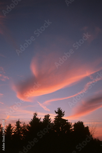 Bewoelkung am Abendhimmel photo