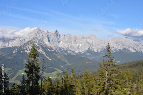Blick vom Rossbrand auf das Dachsteingebirge	

