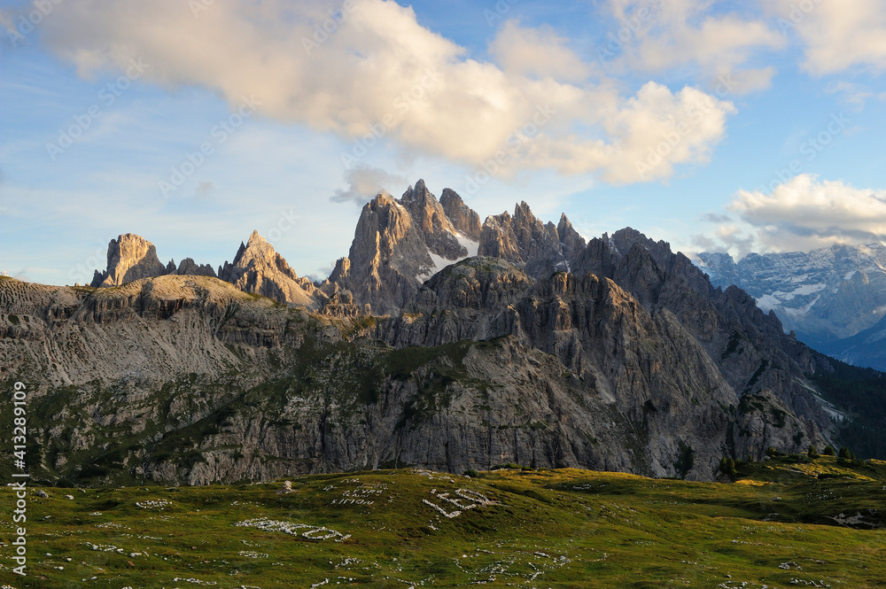 Fototapeta premium Die Berge rund um die Drei Zinnen 