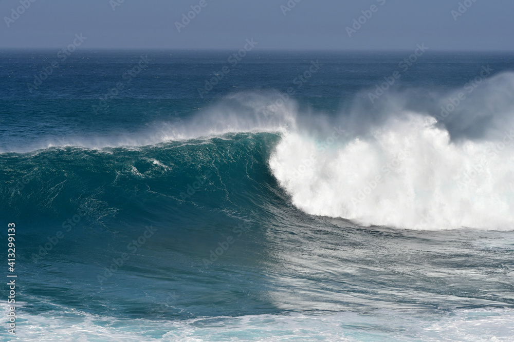 Fototapeta premium Beautiful ocean waves.