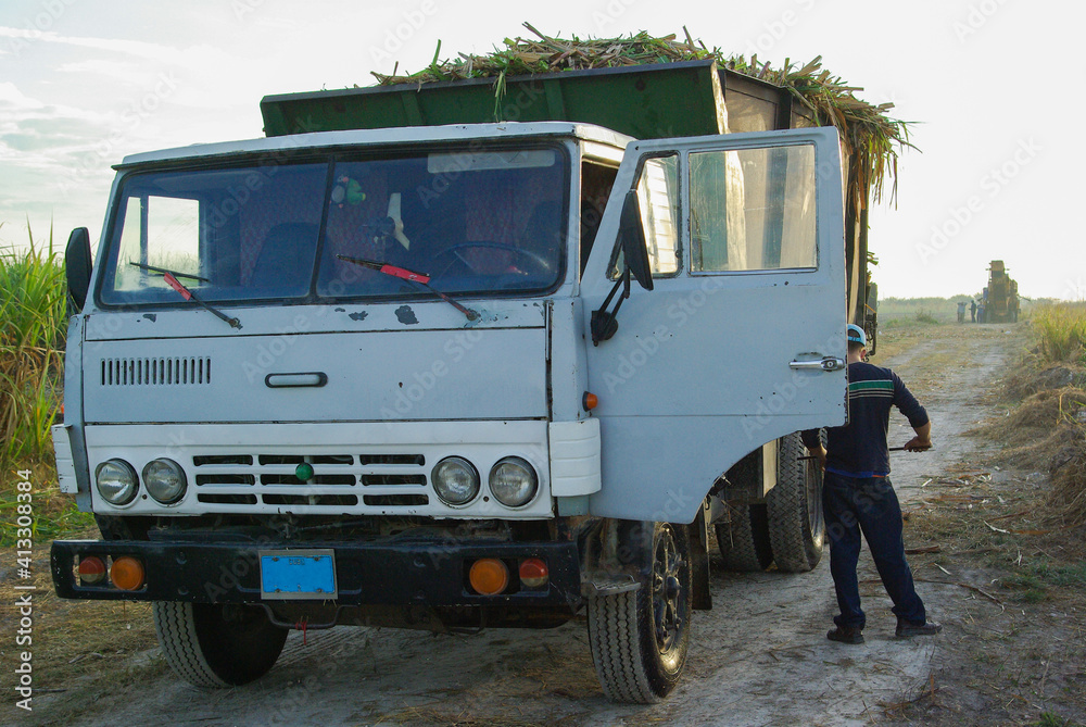 Camion chargé de Canne à sucre après la récolte, Chambas, Cuba
