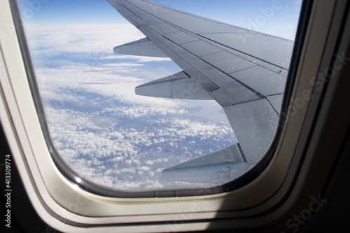 View of the wing from the window of the plane.