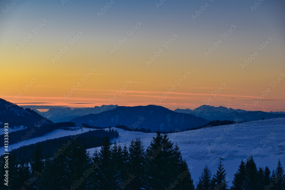 Sonnenuntergang über der Rennfeld und Hochschwab von der Sommeralm, Steiermark, Österreich