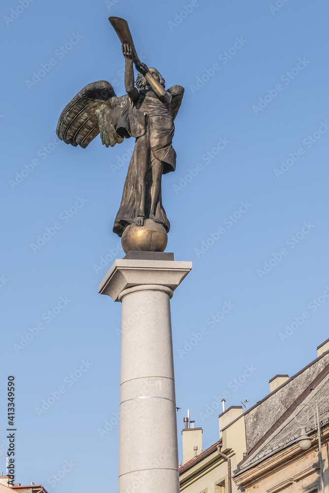 Fototapeta premium Angel of Uzupis Bronze monument in artistic neighborhood of Vilnius, Lithuania.