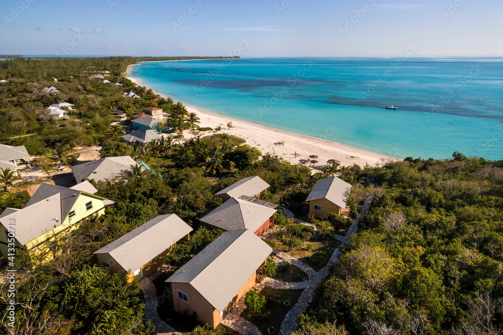 Obraz premium Shannas Cove Cottage Aerial Water View