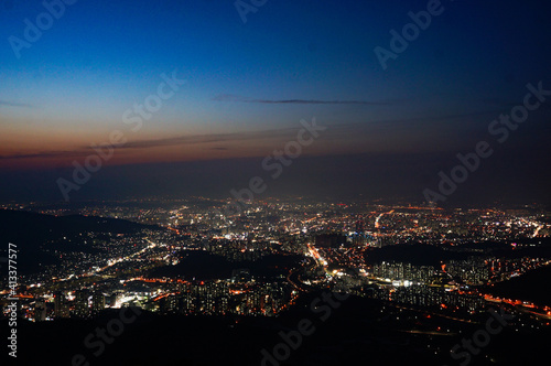 night city view © 형윤 김