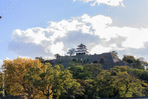 秋の丸亀城の本丸の風景