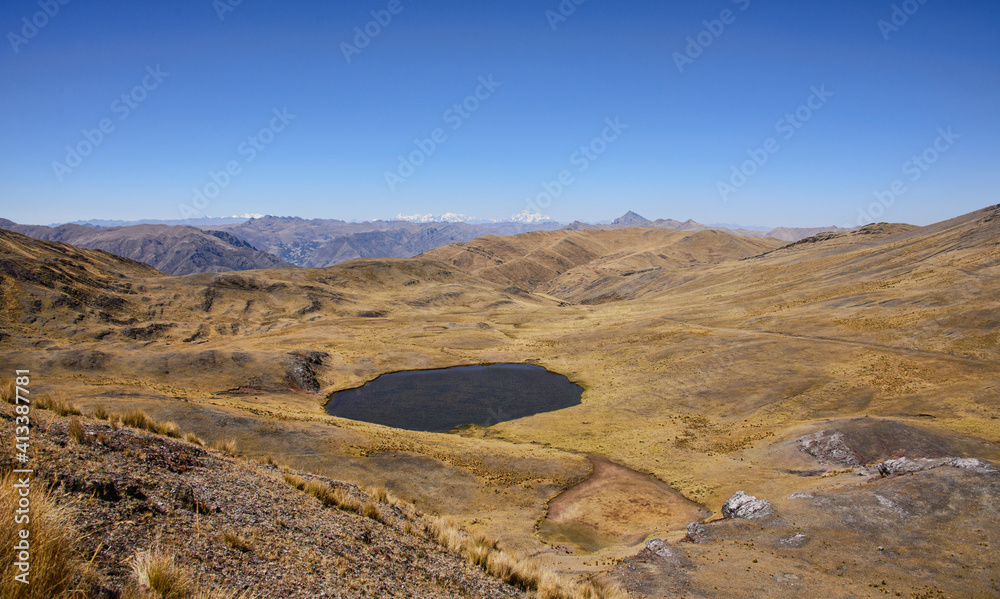 Obraz premium Stunning scenery on part of the original Inca Trail to the ruins of Huchuy Qosqo, Sacred Valley, Peru