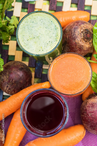 freshly squeezed spinach, beetroot and carrot juice