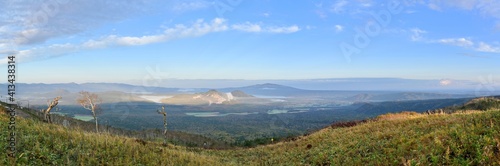 Wallpaper Mural 摩周湖展望台から見た朝日を浴びて輝く硫黄山と雲海のパノラマ情景＠北海道 Torontodigital.ca